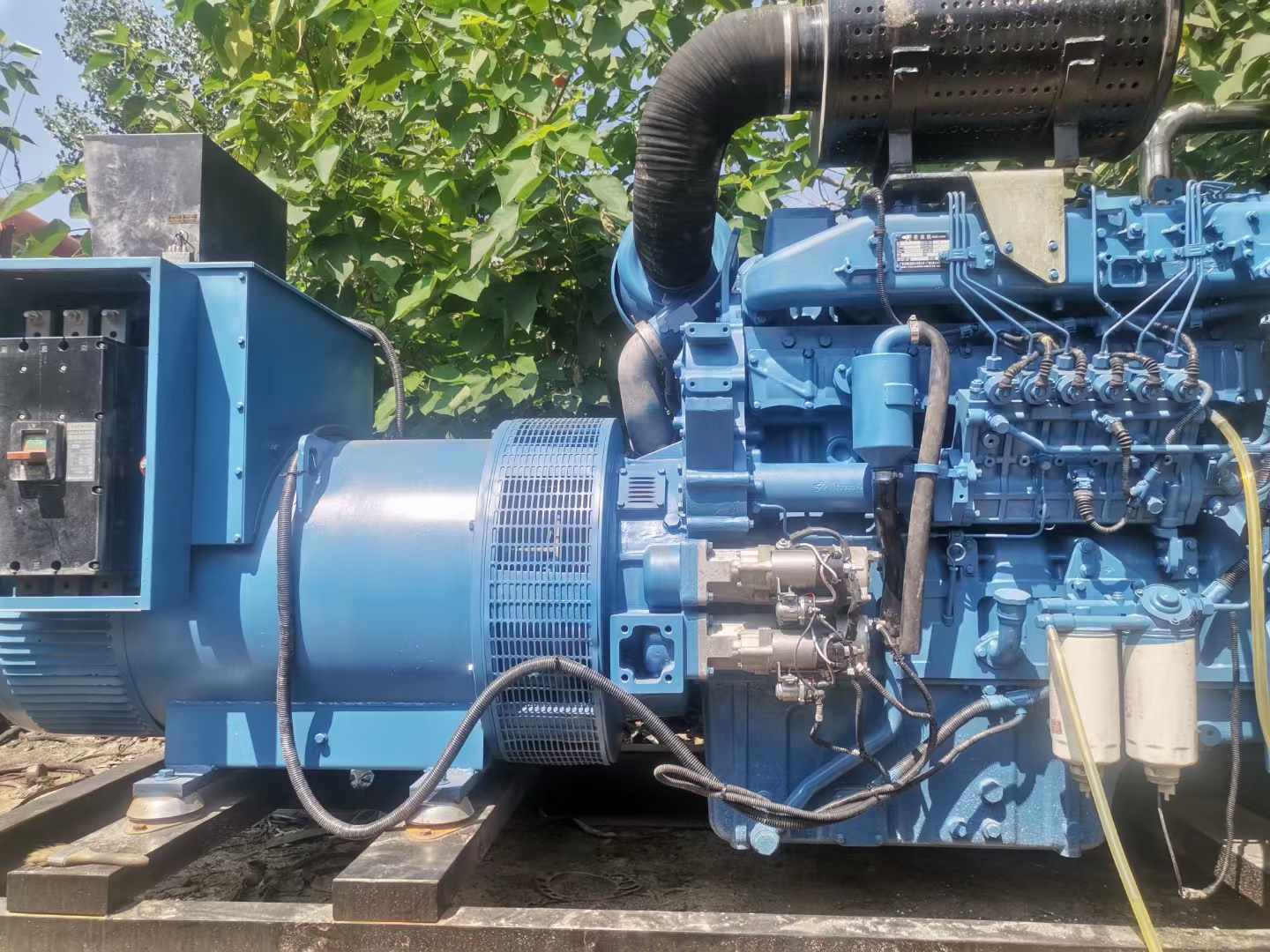 翠屏详细说明降低 800kW 柴油发电机输出电流波动的方法