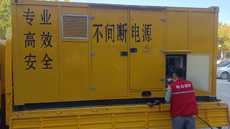 翠屏柴油发电机组和UPS电源配合使用时，如何避免切换过程中的电力中断？